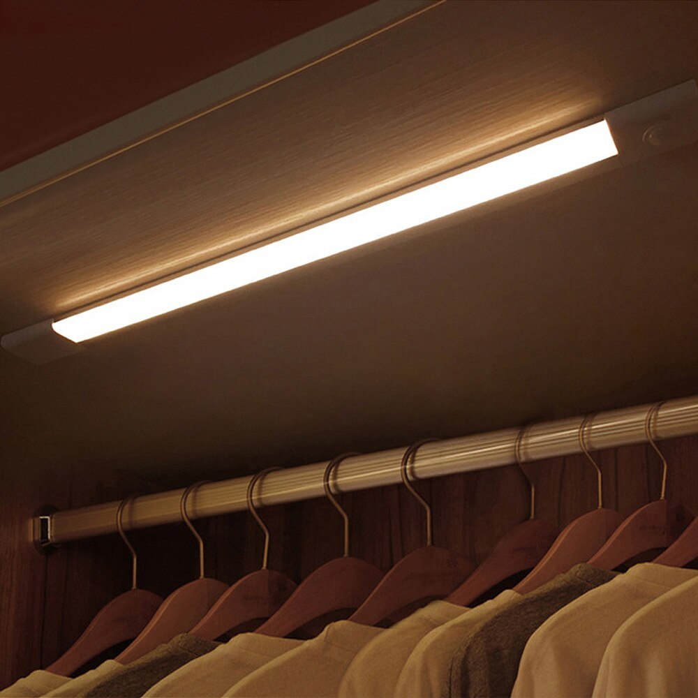 USB charging auto-sensing wardrobe light