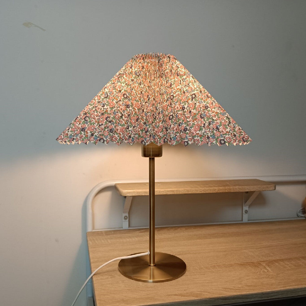 Retro Nostalgic Petal Fabric Copper High-end Umbrella-shaped Bedside Lamp