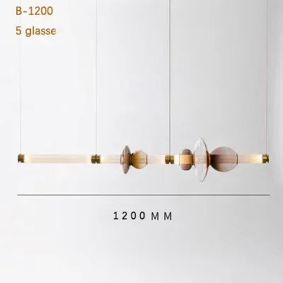 Lámpara colgante de cristal minimalista con detalles de latón