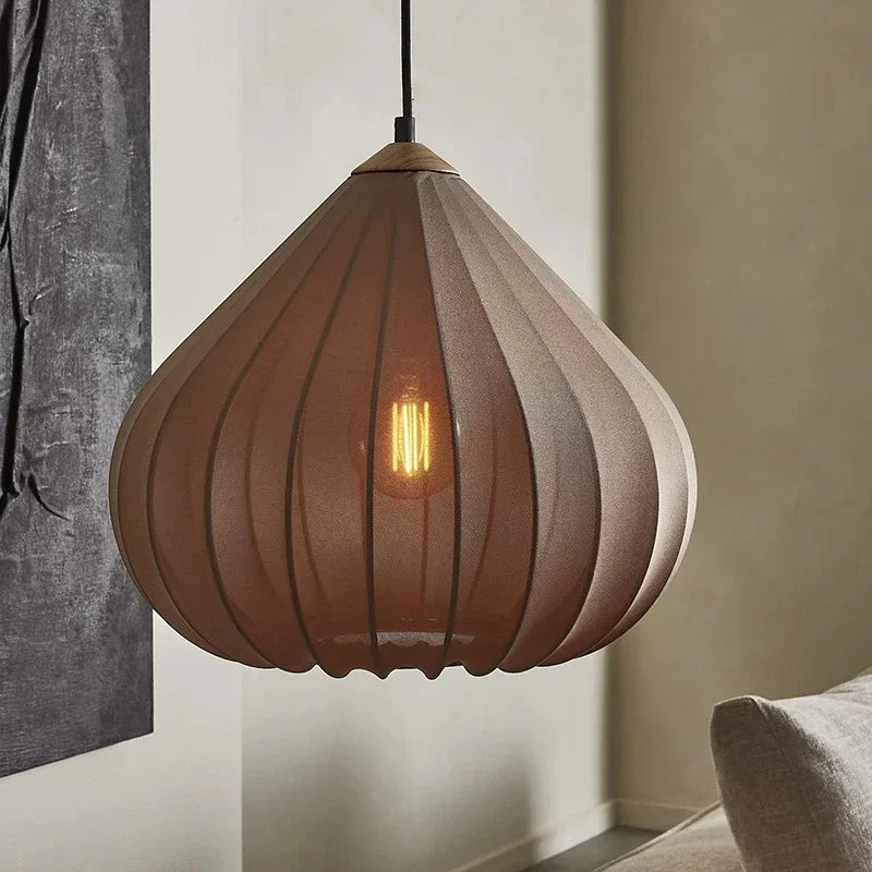 Lámpara colgante de tela minimalista con detalles de madera