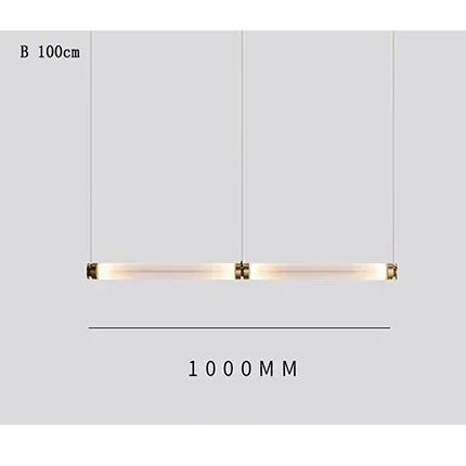 Lámpara colgante de cristal minimalista con detalles de latón