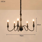 Candelabro de hierro negro con detalles de cristal