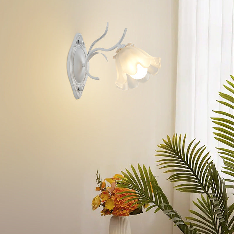 Minimalist Floral Wall Lamp - White Modern Design